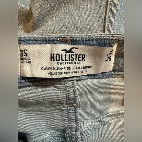 Hollister Women's Light Blue Curvy High Rise Skinny Jean Legging - Picture 15 of 17